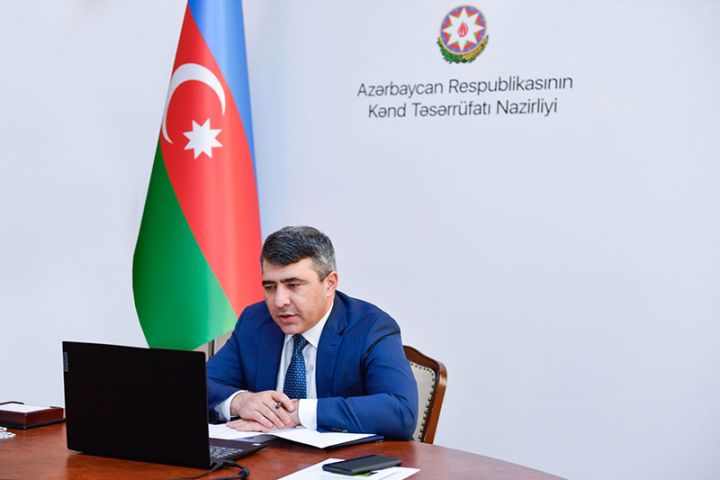 Nazir şəkər çuğunduru ilə bağlı müşavirə keçirdi