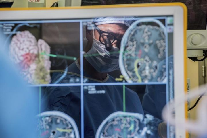 Tibbdə inqilabi kəşf - nitq qabiliyyətini itirmiş insanların fikrini oxuyan cihaz