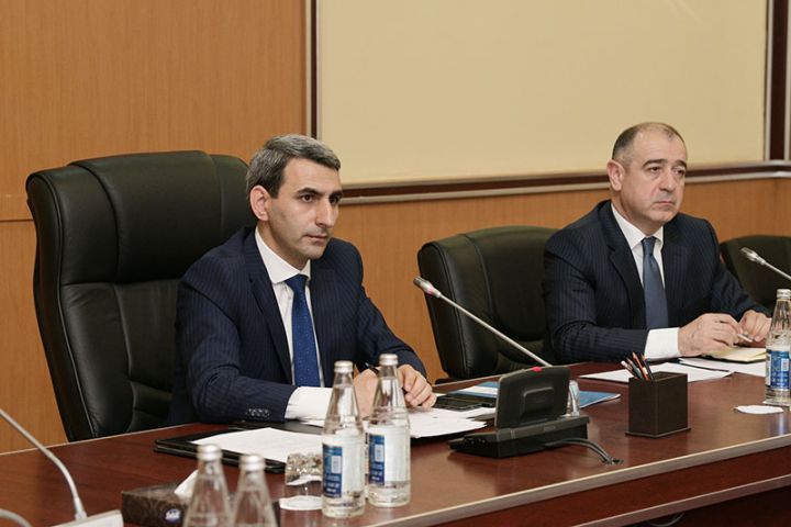 Nazir müavini sürətli poçt operatorları ilə görüşdü