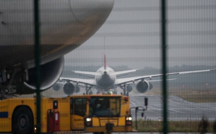Qazaxıstanda hava limanları işini bərpa edib