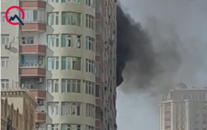 Bakıda yaşayış binası yanır