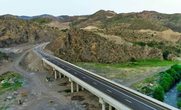 Laçın şəhərinə daxil olmadan yeni avtomobil yolunun tikintisi yekunlaşır