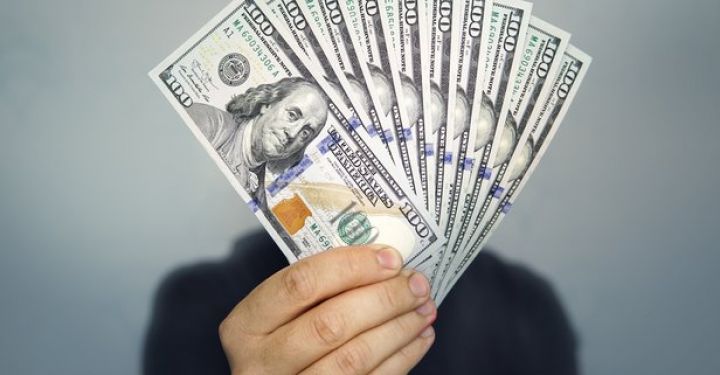 Dolların sabaha olan rəsmi məzənnəsi müəyyən edilib