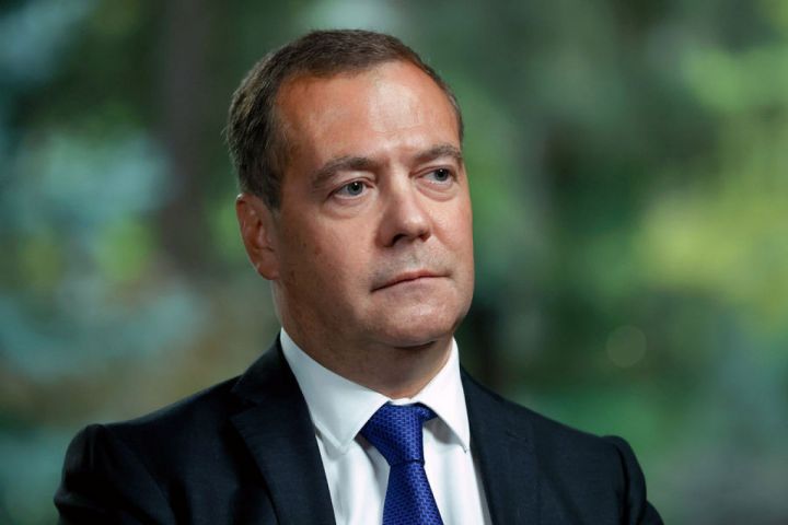 Medvedev də nüvə silahından istifadə edə biləcəkləri ilə hədələyib