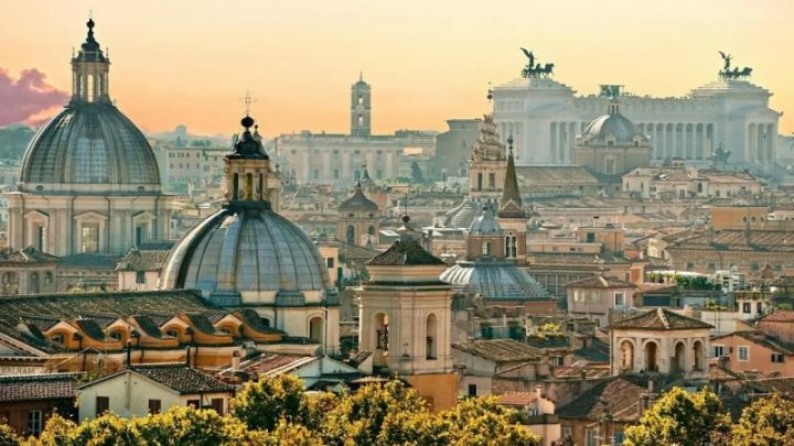 İtaliyada 120 min müəssisənin bağlanma təhlükəsi altında olduğunu bildirir