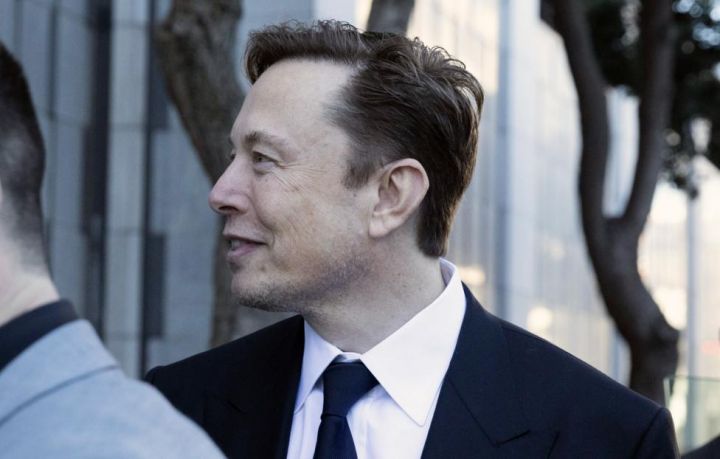 Elon Musk dünyanın ən varlı adamları reytinqində birinci yerə qayıdıb