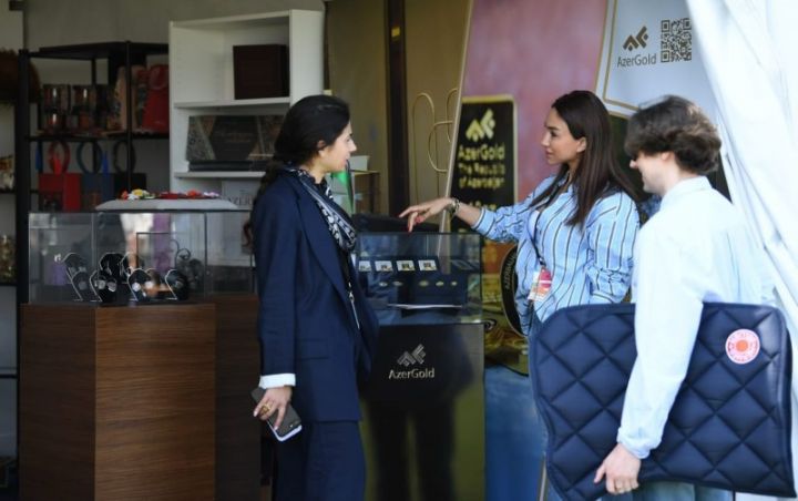 “AzerGold”un qızıl sikkə kolleksiyaları Birləşmiş Krallıqda nümayiş olunub