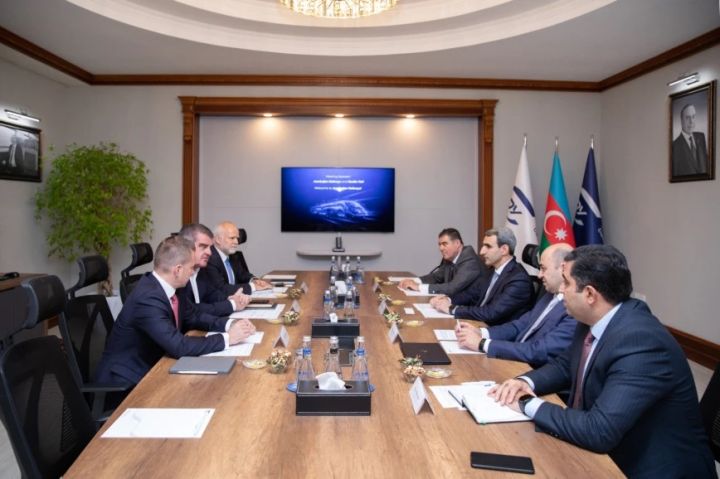 ADY sədri “Stadler Rail Group” şirkətinin sədri ilə görüşüb - Bu il 4 qatar ölkəmizə çatdırılmalıdır