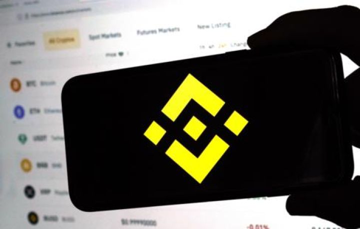 Binance birjasının istifadəçiləri bir gündə 1 milyard dollardan çox pul çıxarıblar