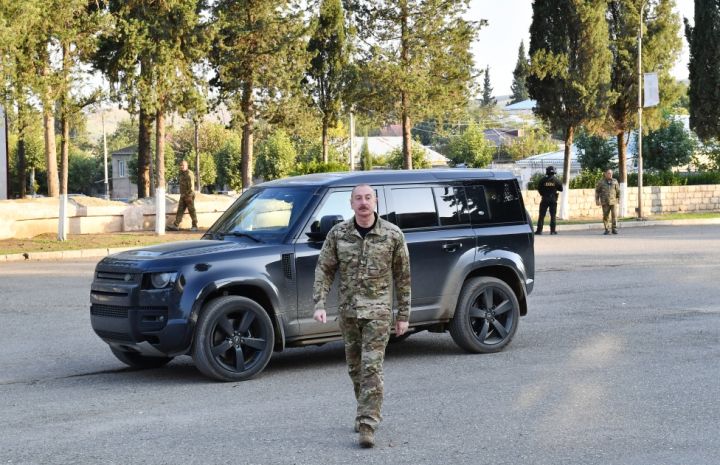 Prezident Xocavənd şəhərində də Azərbaycan Bayrağını ucaldıb