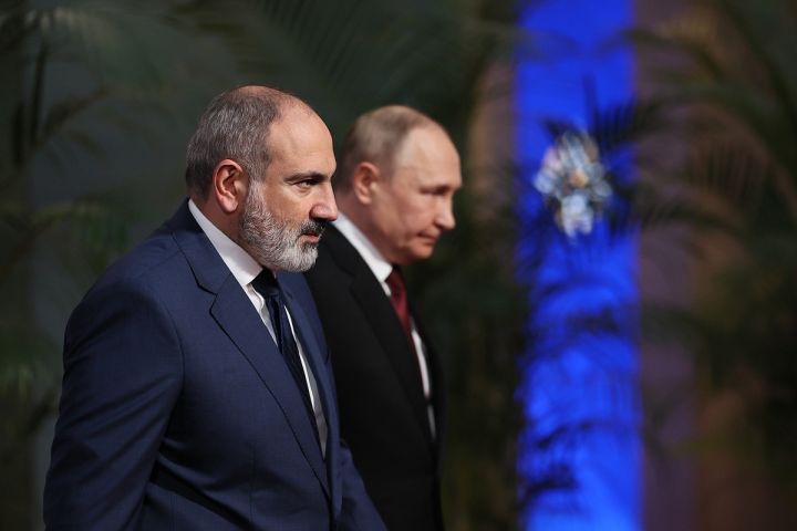 KİV: Putin Paşinyanın zənginə cavab verməyib
