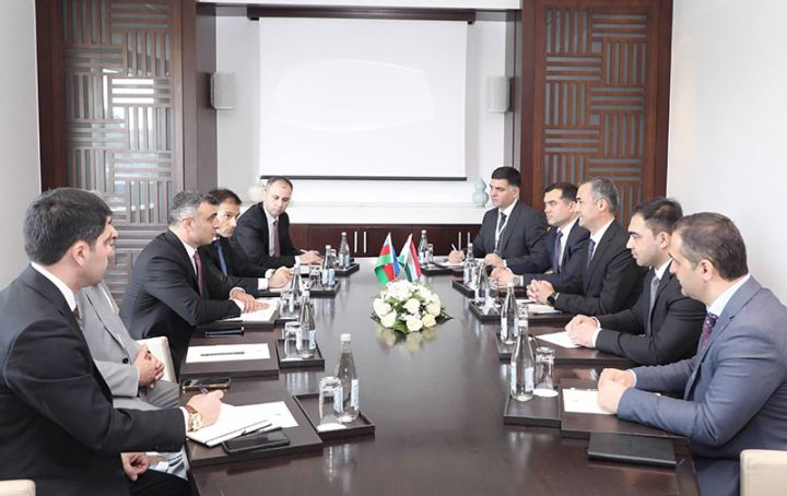 Taleh Kazımov tacikistanlı həmkarı ilə görüşüb