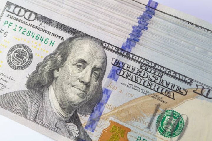 Banklara dollar satıldı - TƏLƏB 2 DƏFƏDƏN ÇOX AZALIB