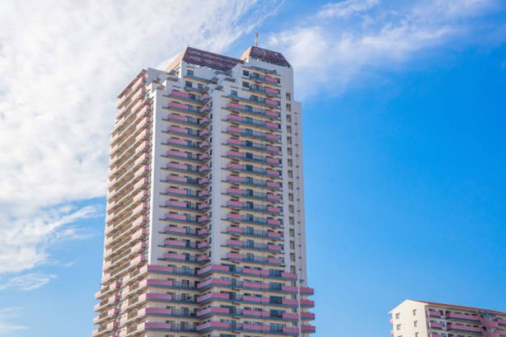 "Eyni mənzilləri 59 şəxsə satıb, 2,4 milyon pulu ələ keçiriblər" şübhəsi!