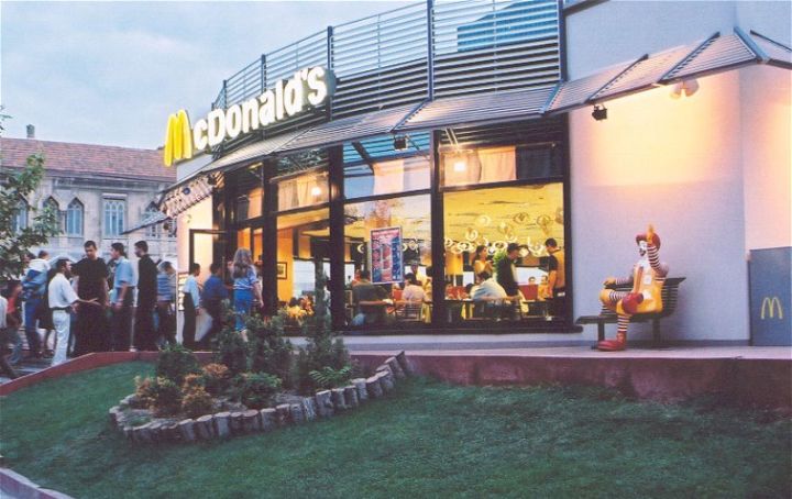“McDonald's” Azərbaycanda 25 illik yubileyini qeyd edir: Fəvvarələr meydanından yeni üfüqlərədək