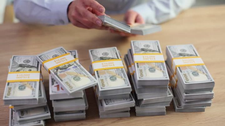 Banklara dollar satıldı - VALYUTA HƏRRACININ NƏTİCƏSİ