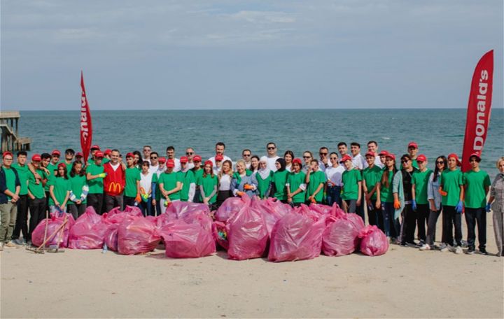 “McDonald's Azərbaycan” şirkəti Bilgəh çimərliyində təmizlik aksiyası keçirib