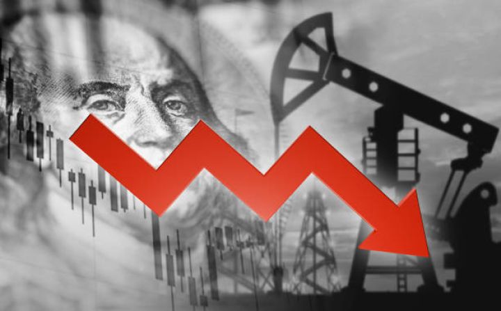 Fitch neftin qiyməti proqnozunu 5 dollar azaltdı