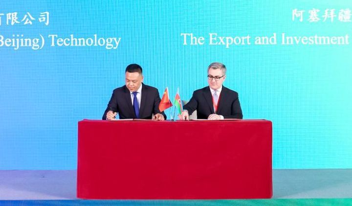 Azərbaycan Çin şirkətilərilə notbuk, tekstil traktor və karton istehsalı üzrə anlaşdı