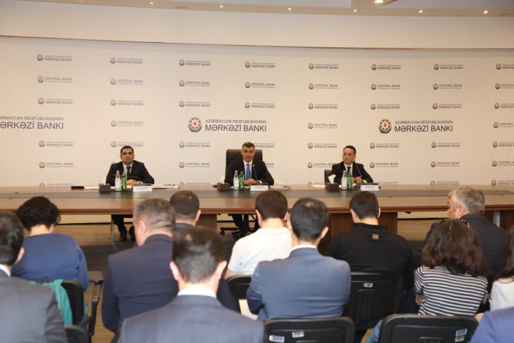 AMB sədri: Bu il neftin qiymətinin 70 dollardan yuxarı olacağını gözləyirik