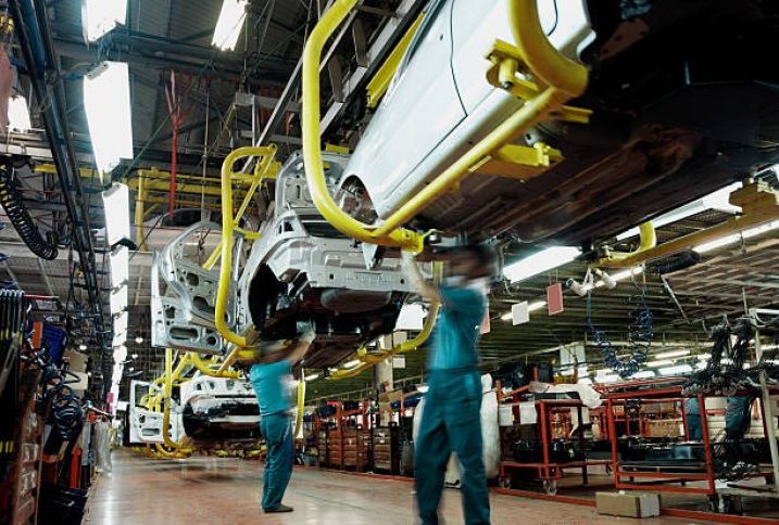 Azərbaycanın sənaye zonalarında 443 milyon manatlıq avtomobil istehsal olunub