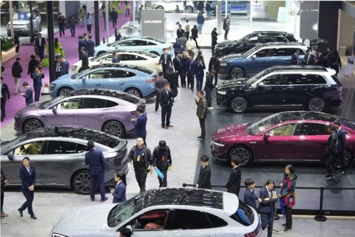 Çində  minik avtomobili satışı azalıb