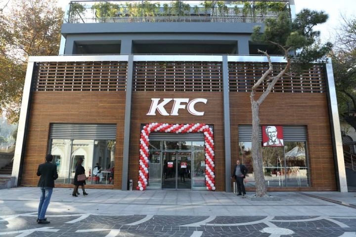Fəvvarələr meydanındakı KFC restoranı bağlanır