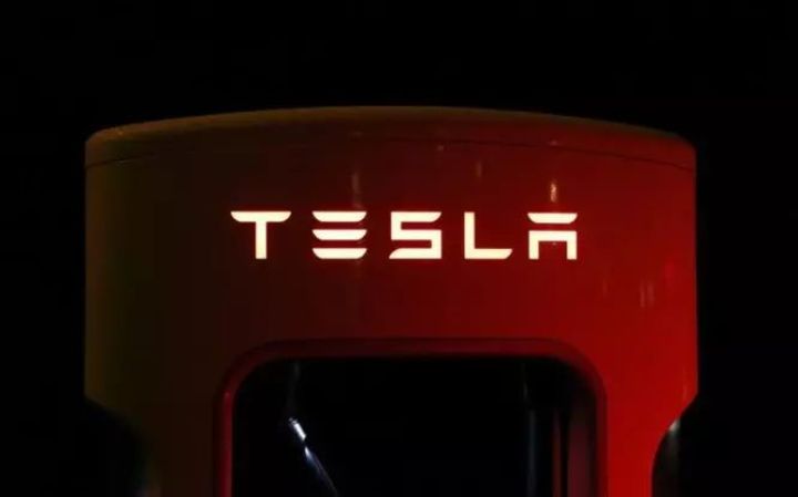 Tesla-larda sükan problemi: 380 min elektromobil geri çağırılır