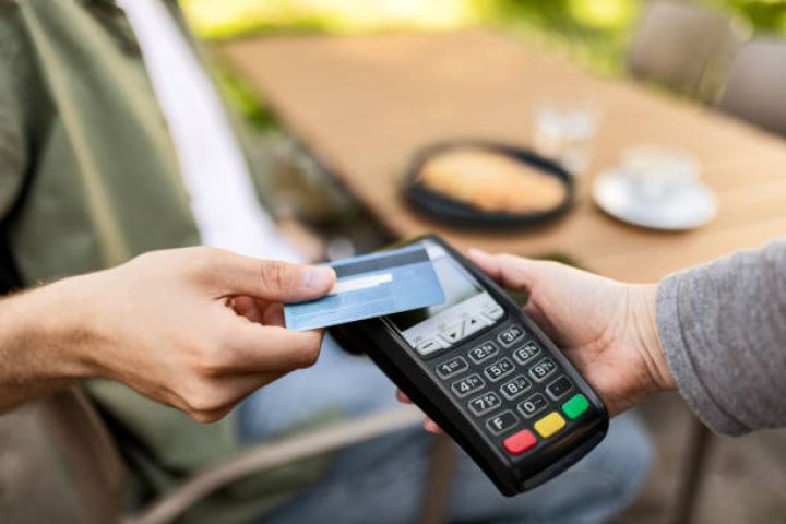 Yanvarda nağdsız əməliyyatların həcmi 1,4 dəfə artıb - 7 MİLYARDA MANATA YAXIN ÖDƏNİŞ