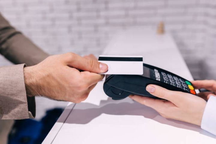 Ölkədaxili nağdsız əməliyyatların həcmi 1,5 dəfə artıb