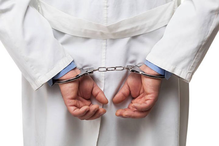 Sabiq şöbə müdirinin oğlu, həkim-stomatoloq dələduzluğa görə həbs edilib