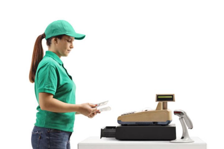 İri şəbəkəyə satıcı - kassirlər tələb olunur