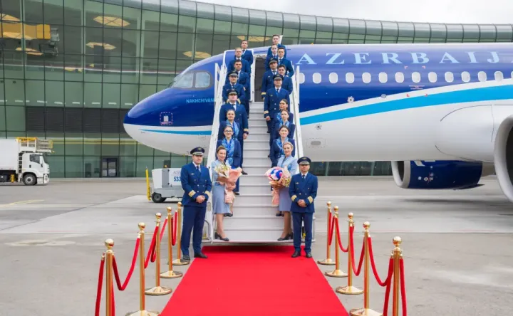 AZAL yeni təyyarə aldı - Təyyarədə sürətli internet xidməti var