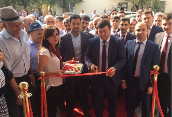 Bank filialının yenilənmiş ofisini istifadəyə verdi