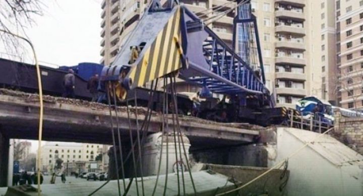 "28 May"dakı körpü uçdu