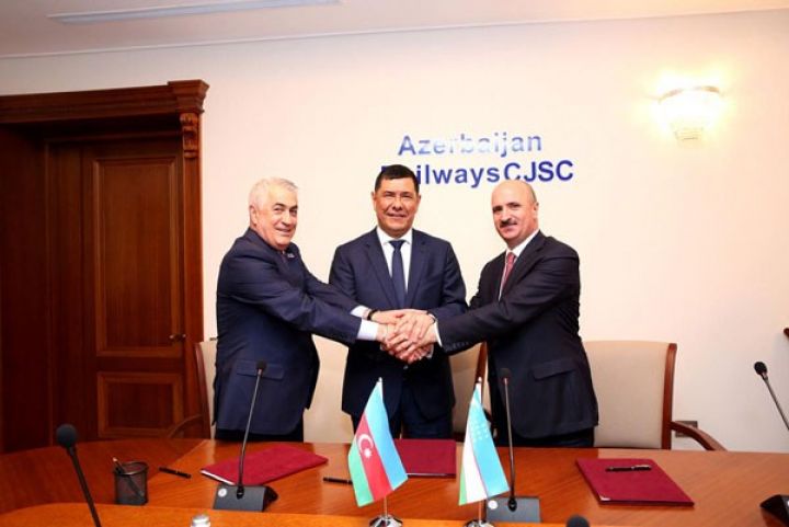 Azərbaycan və Özbəkistan yükdaşımalarla bağlı memorandum imzalayıb