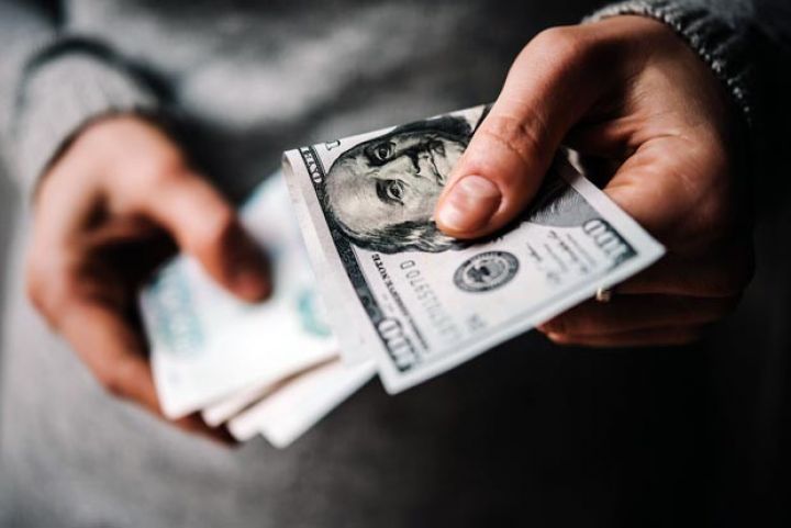 Valyuta hərracı başa çatdı - MƏZƏNNƏ