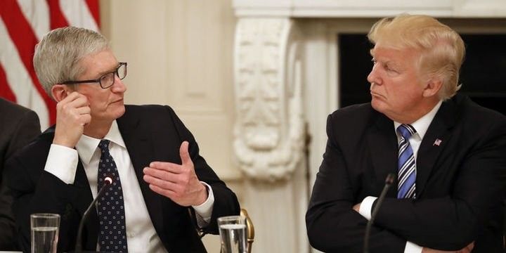 Apple-ın direktoru Tramp ilə görüşüb