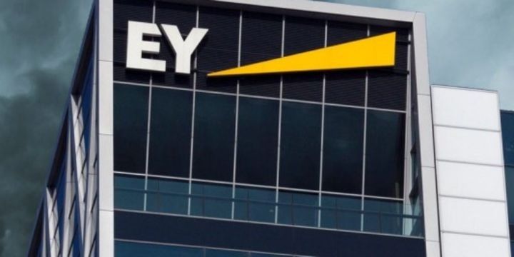 EY texnologiya investisiyalarına 1 milyard dollar ayırıb