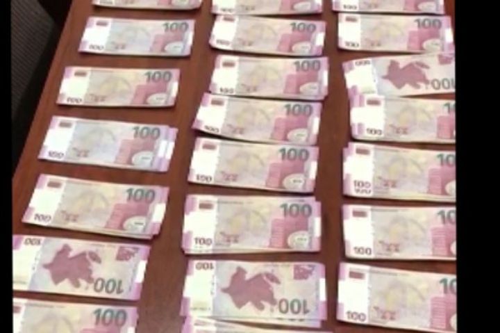 20 min saxta manatı 4100 dollara satmaq istəyirdi...