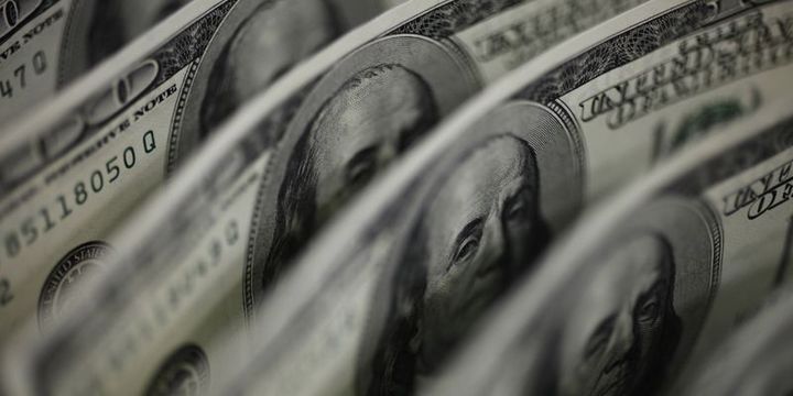 Dollar ticarət müharibəsi xəbərləri ilə ucuzlaşır