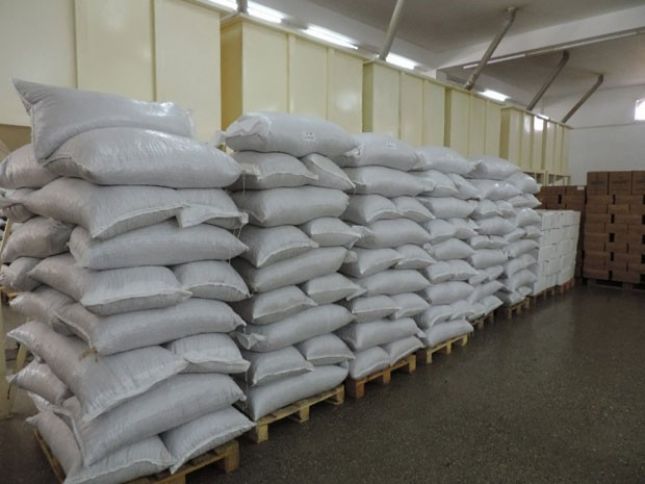 Daha münasib qiymətə satmaq üçün məhsulu anbarlarında saxlayırlar