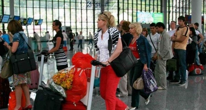 Xarici turistlər Azərbaycanda bank kartları rekord məbləğ xərcləyiblər