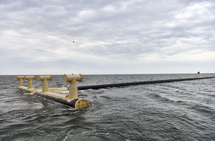 Xəzərdə mürəkkəb qurğu quraşdırıldı - FOTOLAR