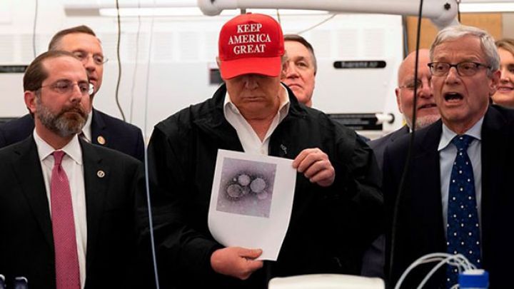 Tramp günəş şüasının koronavirusu bir dəqiqəyə məhv etdiyini bildirib