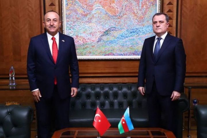 Ceyhun Bayramov Mövlud Çavuşoğluna zəng edib