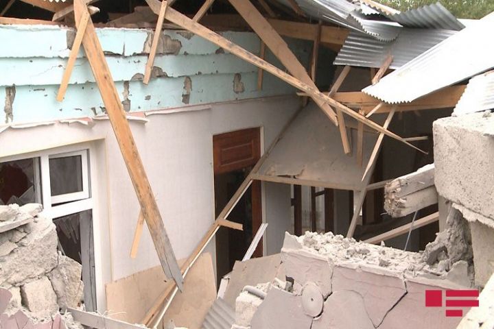 Mərmilərdən biri  evə düşüb, sakin ölüb