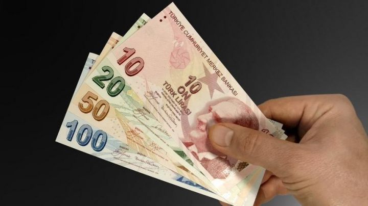 Türk Lirəsi sürətlə dəyərdən düşdü - YENİLƏNİB