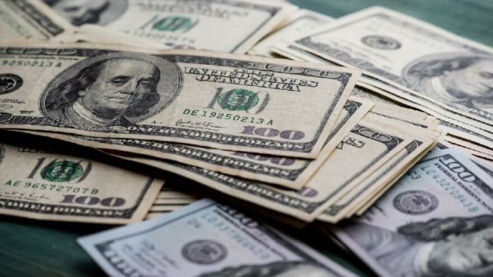 Bu gün hərracda banklara satılan dolların məbləği açıqlandı