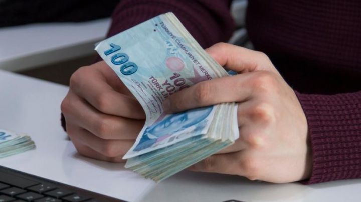 Türk lirəsinin manata qarşı məzənnəsi yarımillik maksimuma çatıb